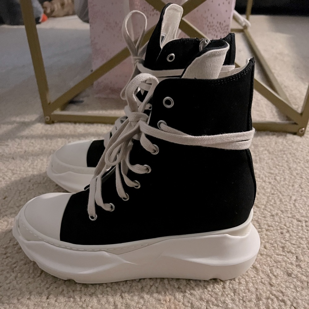 RICK OWENS DRKSHDW
Black Abstract High Sneakers